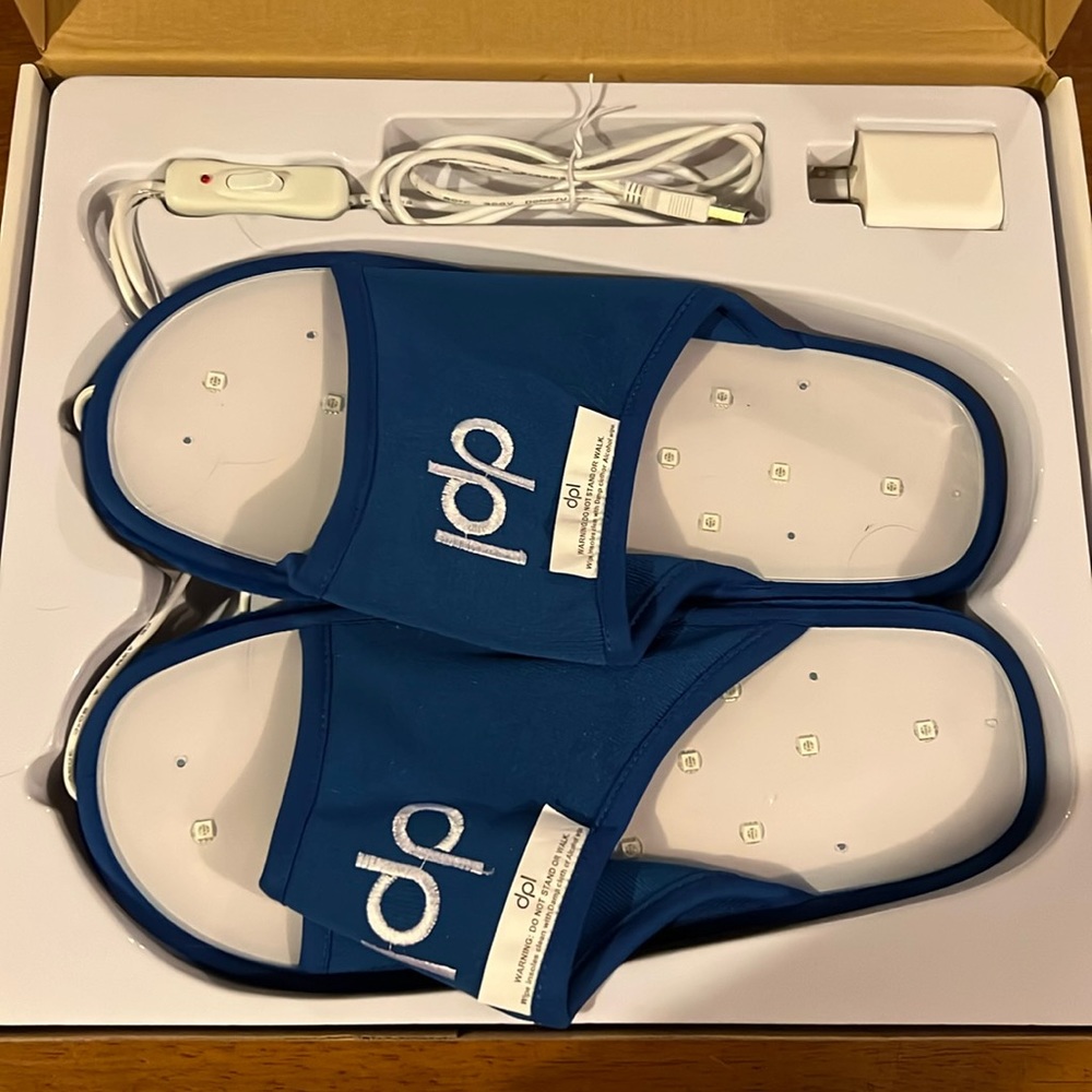 Foot pain relief light therapy system